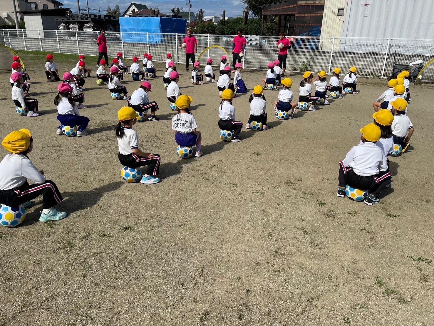 10月21日(月)年少・年中ボール遊びを行いました。